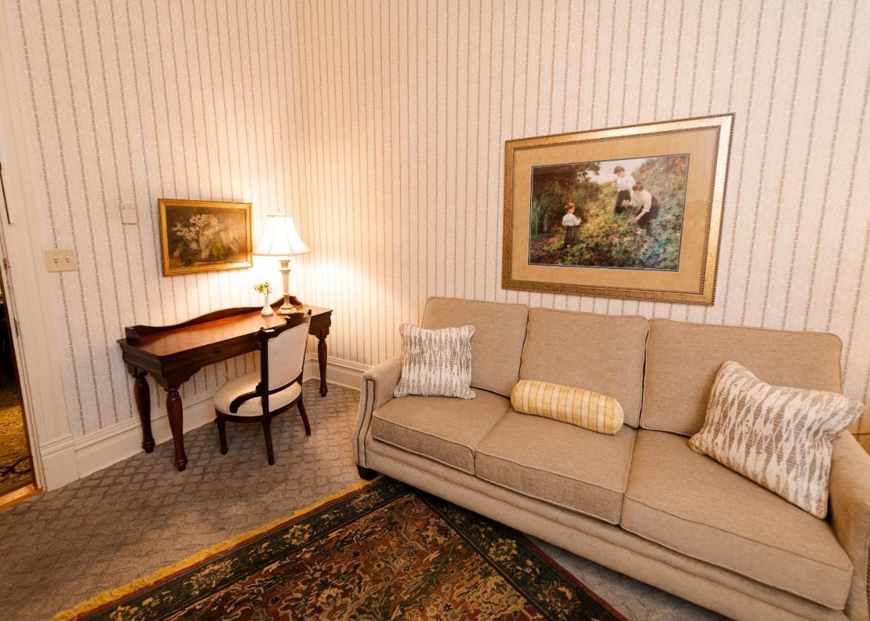 Hotel Captain Henderson House Arkadelphia Exterior foto